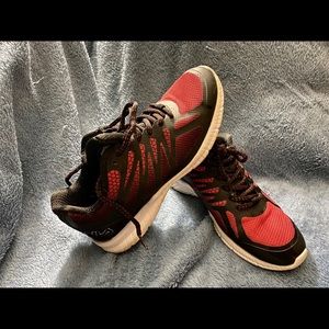 Kids Fila Tennis Shoes size 4